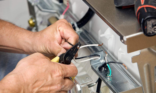 <b>機架式UPS電源和塔式UPS在安裝上有什麽差別?</b>