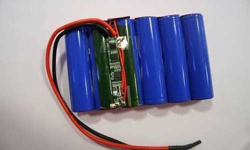 <b>鉛酸蓄電池＂黑色產業＂向新能源香蕉短视频官网池＂綠色產業＂轉型</b>